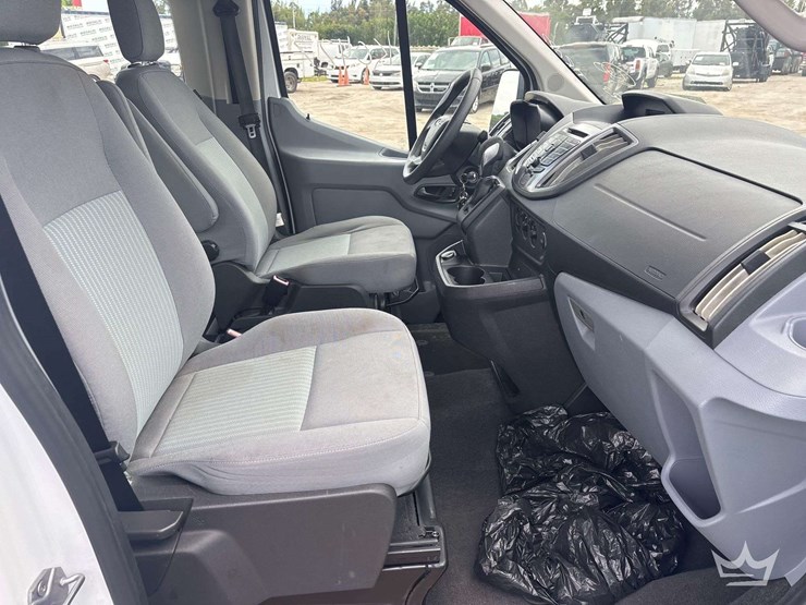 2019-ford-transit-image-21