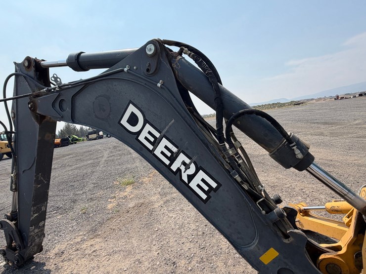 2016-deere-410l-image-37