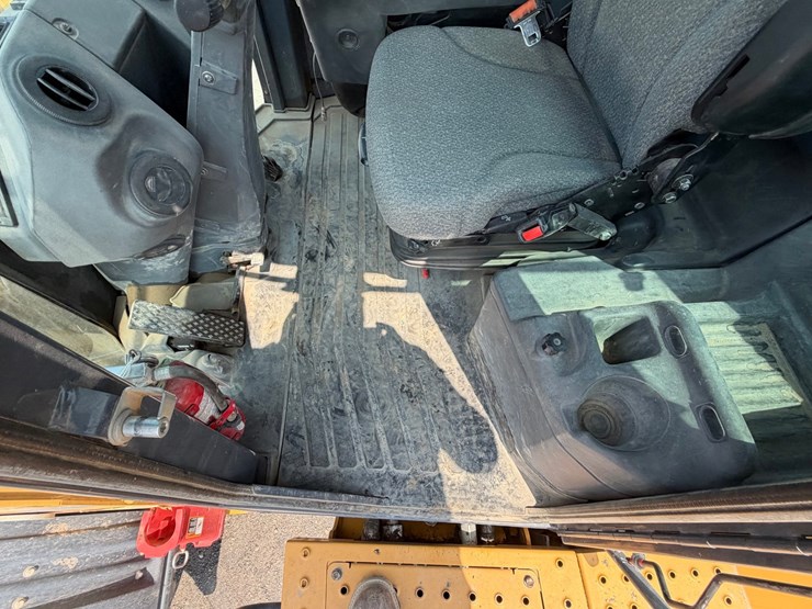 2019-deere-744k-image-72