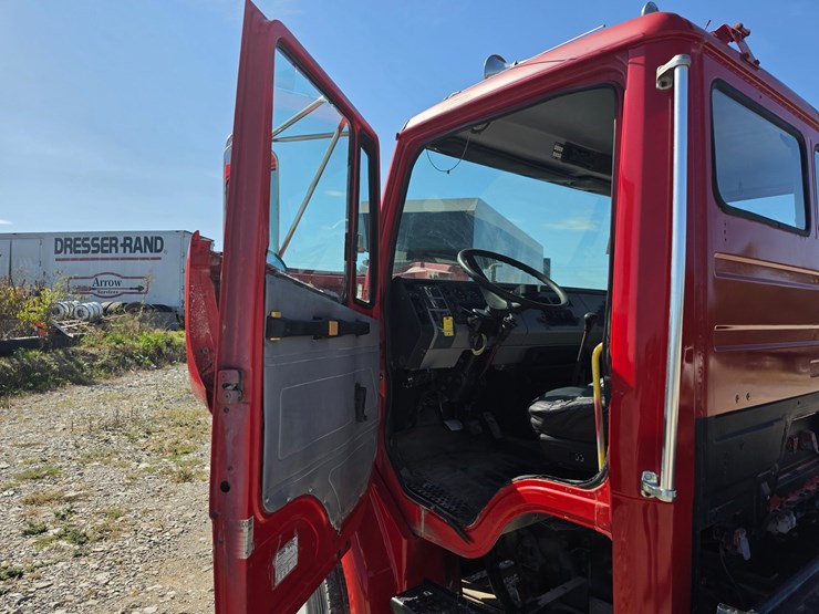 1997-freightliner-fl70-image-48