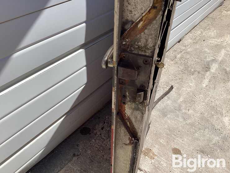kenworth-driver-side-top-latch-door-image-15
