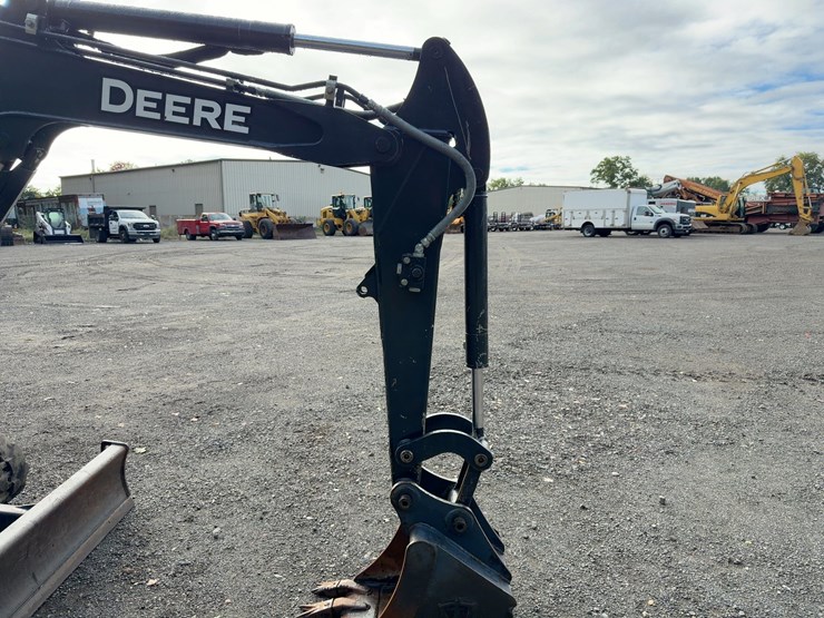 2020-deere-30g-image-10