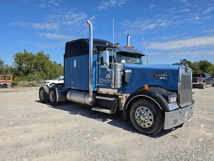 2003-kenworth-w900-image-30