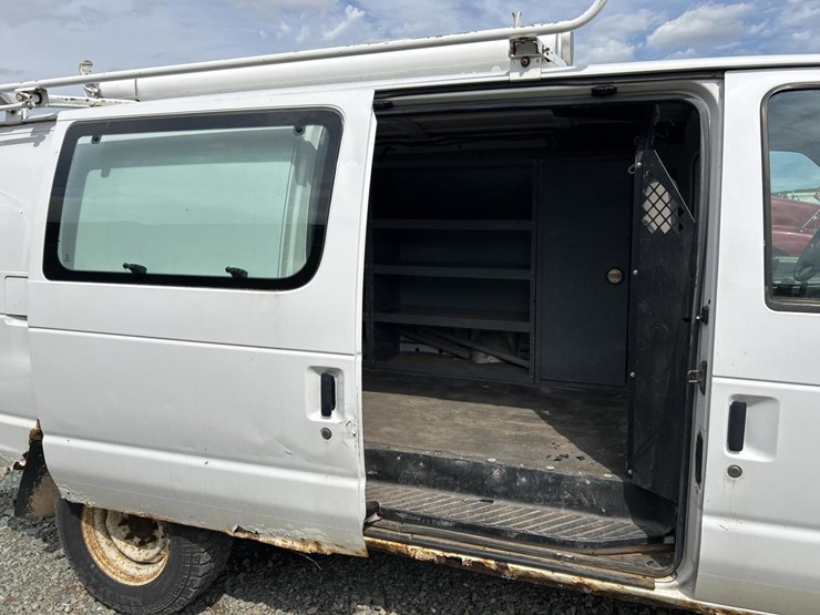 2006-ford-e350-image-23