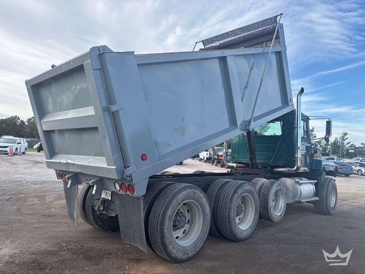 2002-mack-cl713-image-3