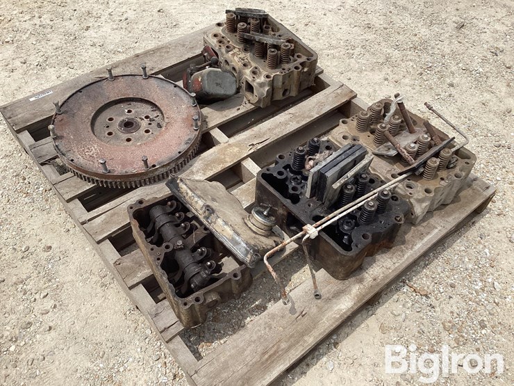 cummins-big-cam-heads,-15.5"-fly-wheel,-cab-jack,-rocker-box-w/-cover-image-7
