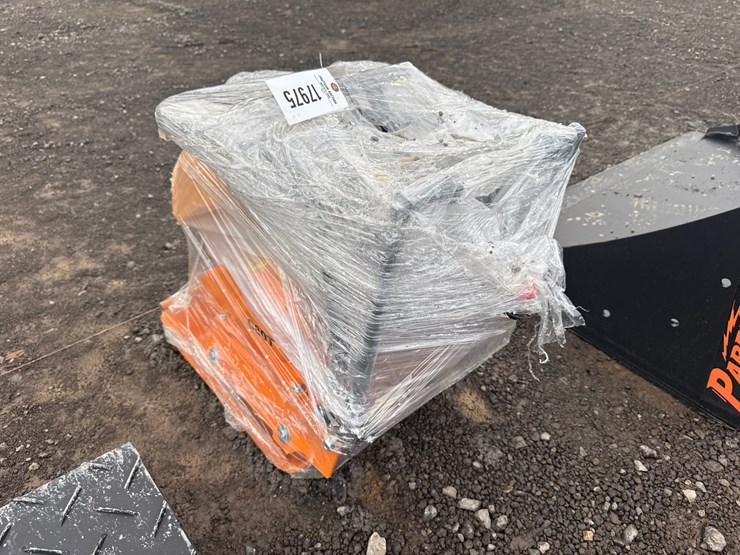 #6015-•-pabreak-c80t-plate-compactor-image-1