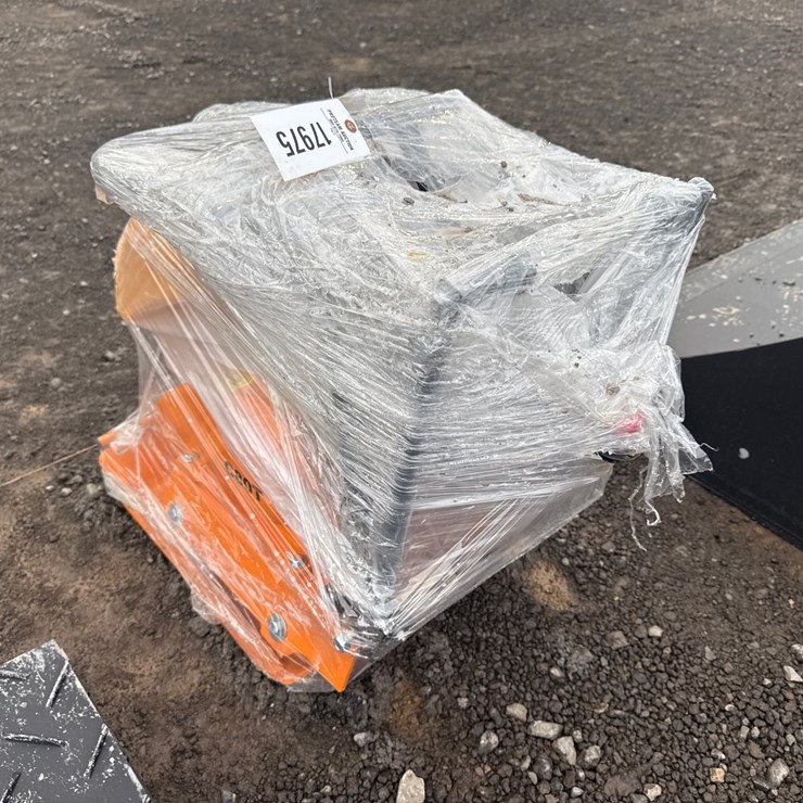#6015 • PABREAK C80T PLATE COMPACTOR