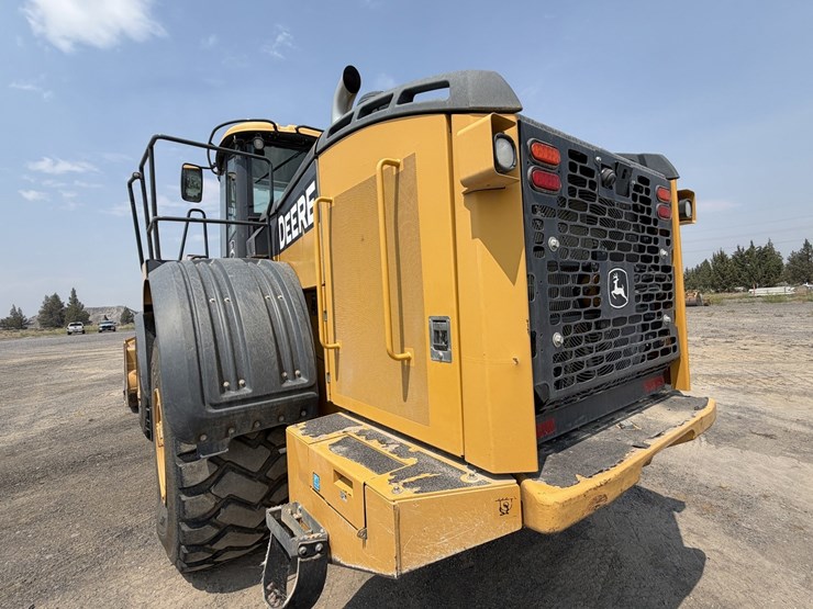 2019-deere-744k-image-56