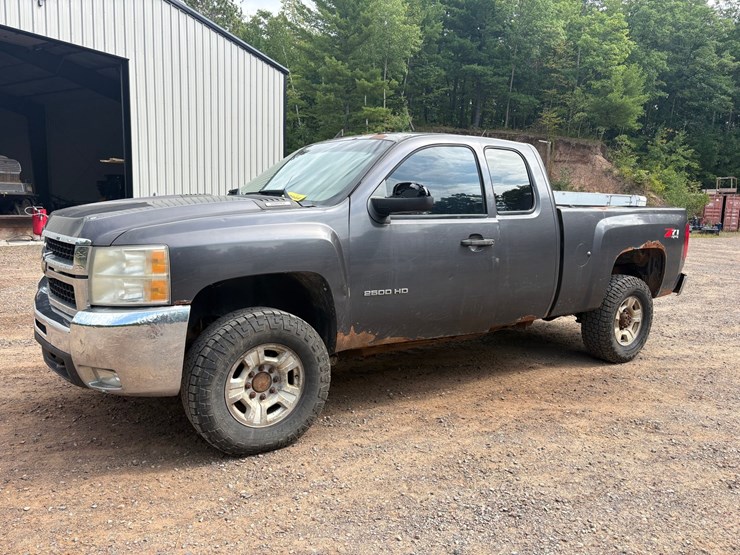 2010-chevrolet-silverado-2500-image-1