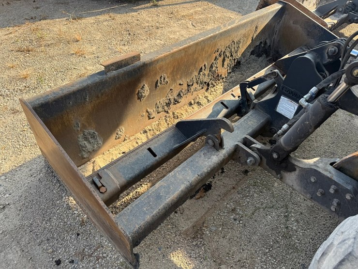 #2486-•-2015-case-570nep-skip-loader-image-38