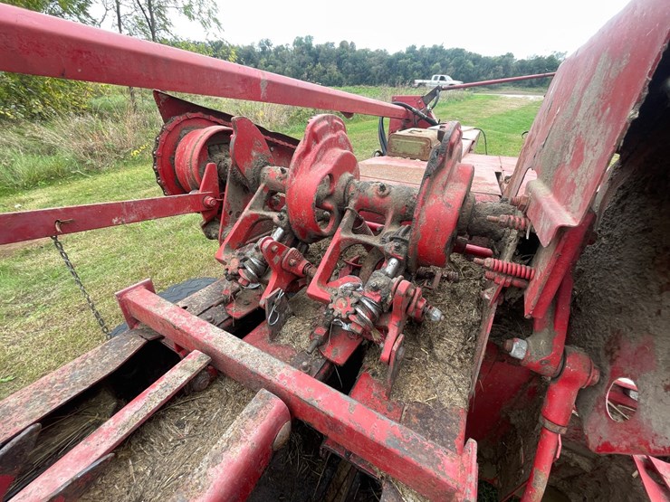 new-holland-273-image-5