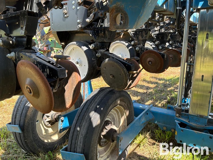 1997-kinze-2600-image-13