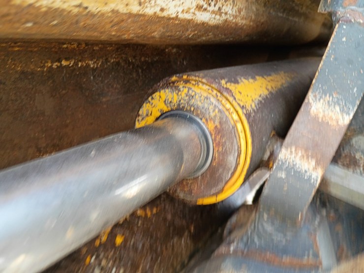 2008-deere-670d-image-35