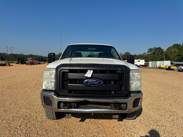 2014-ford-f250-xl-image-9