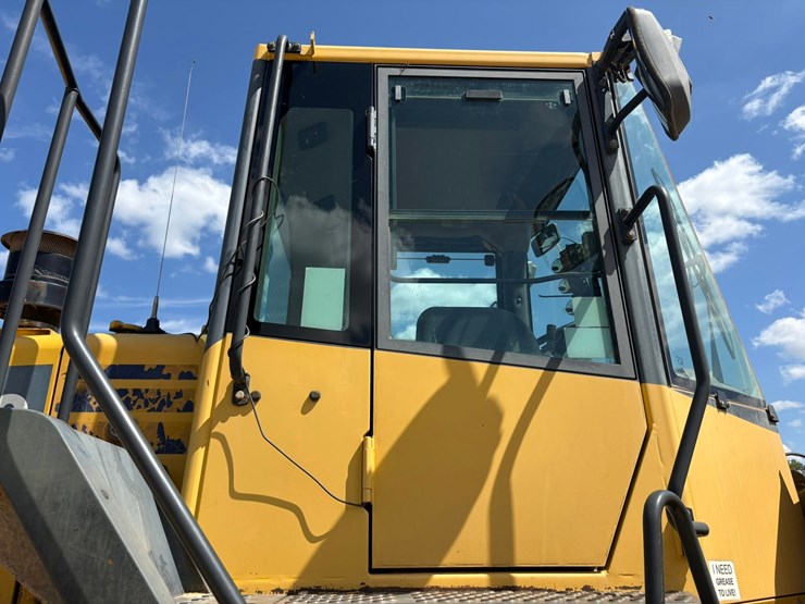 #3650-•-2011-komatsu-w380-6-wheel-loader-image-14