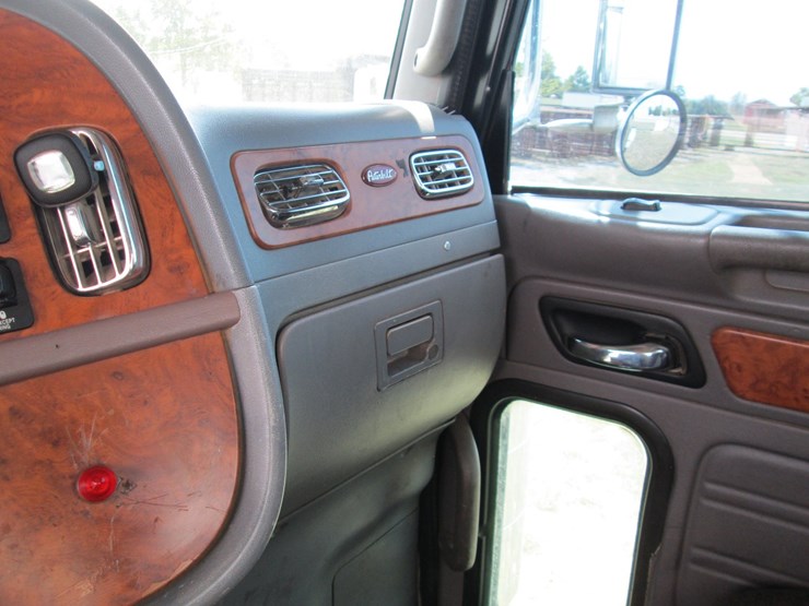 2006-peterbilt-389-image-34