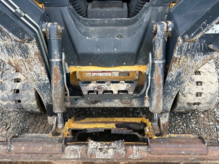 deere-323e-image-27