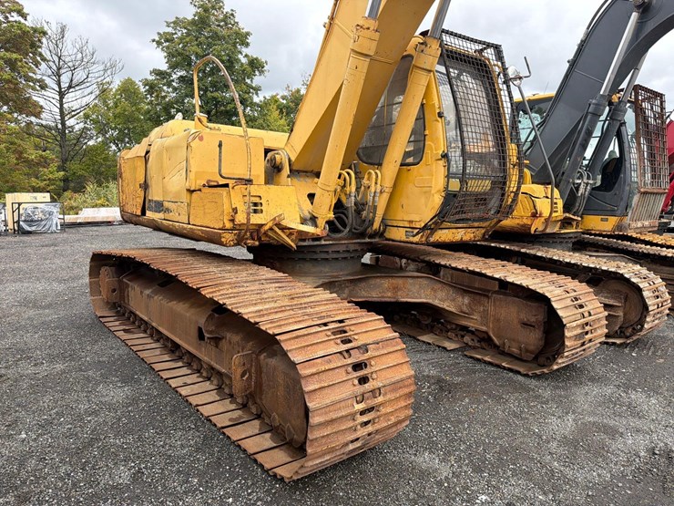 deere-200d-lc-image-4