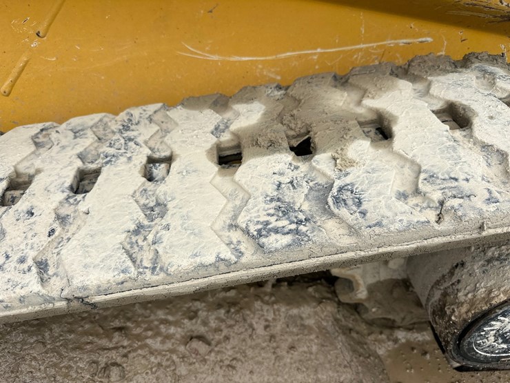 deere-323e-image-57