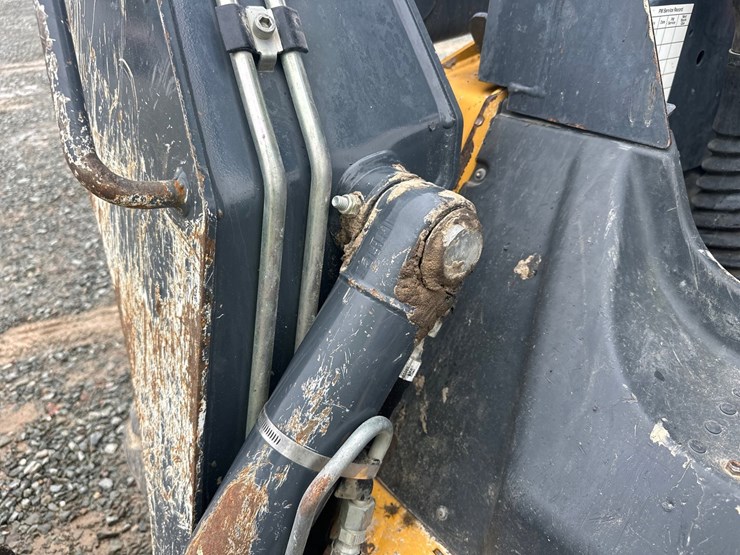 deere-323e-image-29