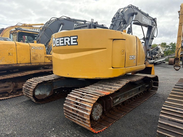 deere-225d-lc-image-5