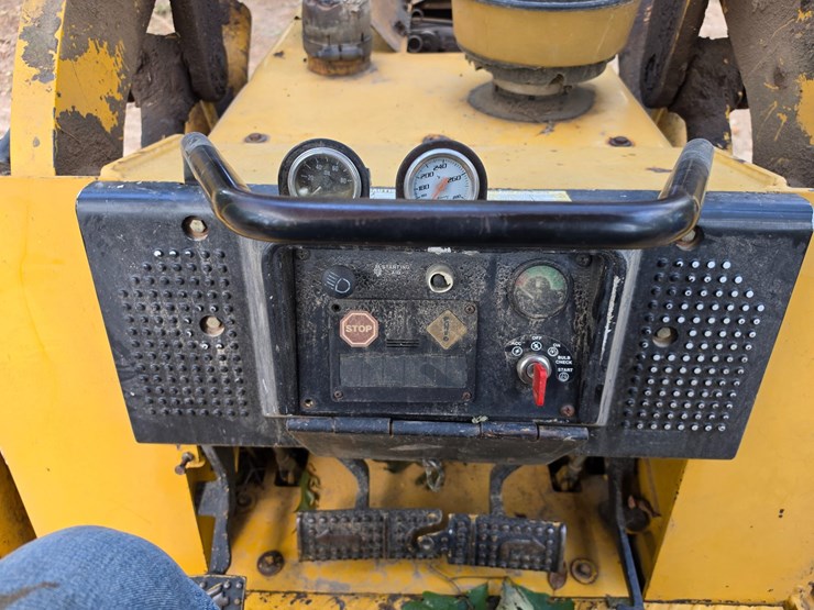 deere-555g-image-30