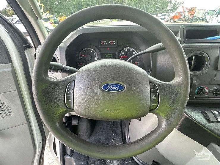 2017-ford-e450-image-21