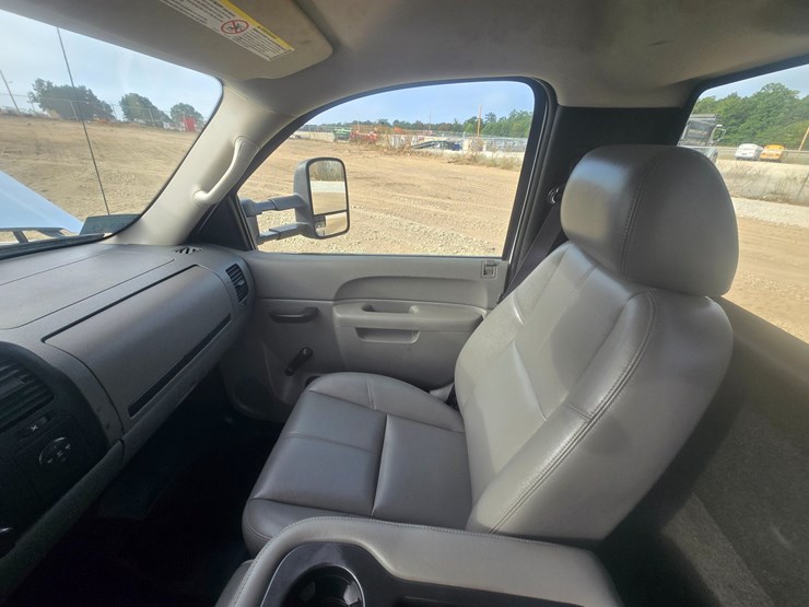 2013-gmc-sierra-3500-image-51