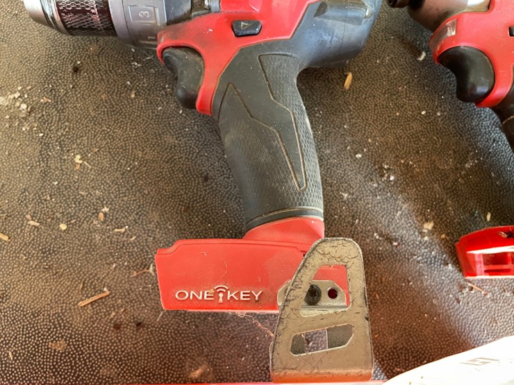#5511-•-milwaukee-18v-drill-and-drill-driver-image-5