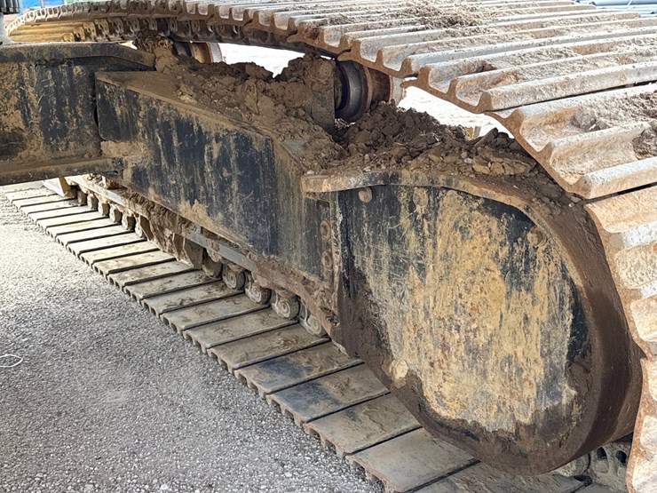 2019-caterpillar-352f-image-98