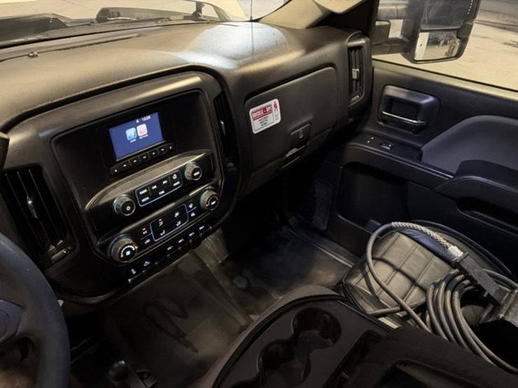 2016-chevrolet-silverado-3500hd-image-21