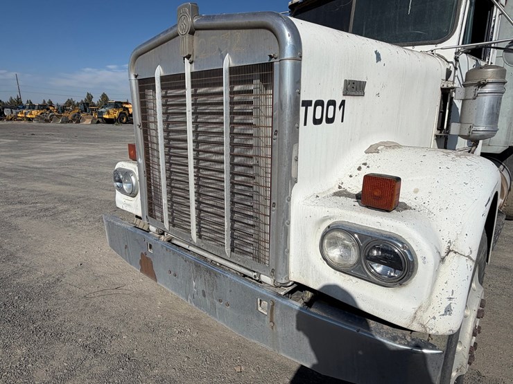 #2532-•-kenworth-w928-tandem-axle-dump-truck-image-12