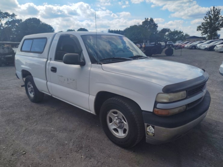 2000-chevrolet-silverado-1500-image-1