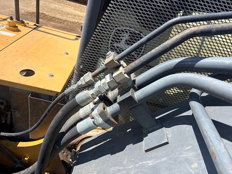 2012-deere-470g-lc-image-60