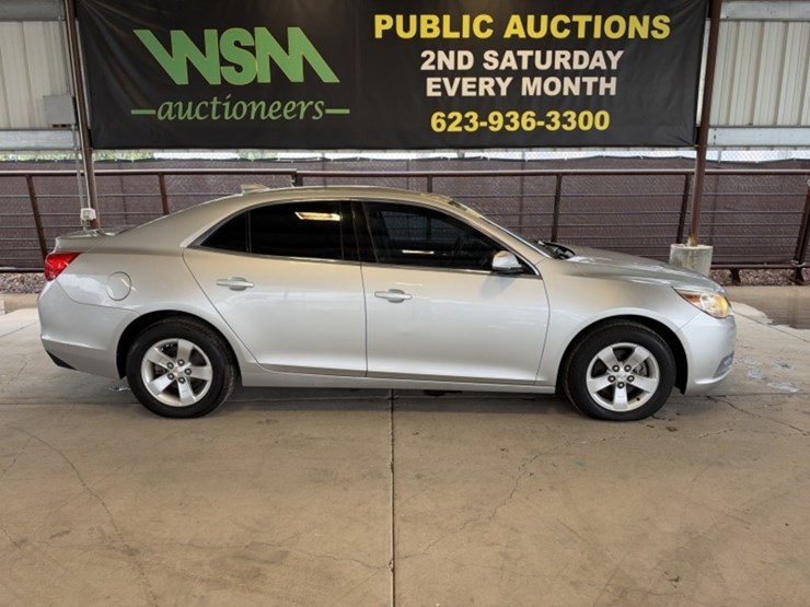 2016-chevrolet-malibu-limited-sdn-image-1