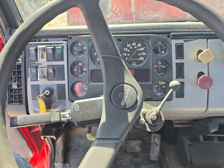 1997-freightliner-fl70-image-62
