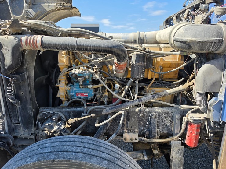 1997-peterbilt-379-image-35