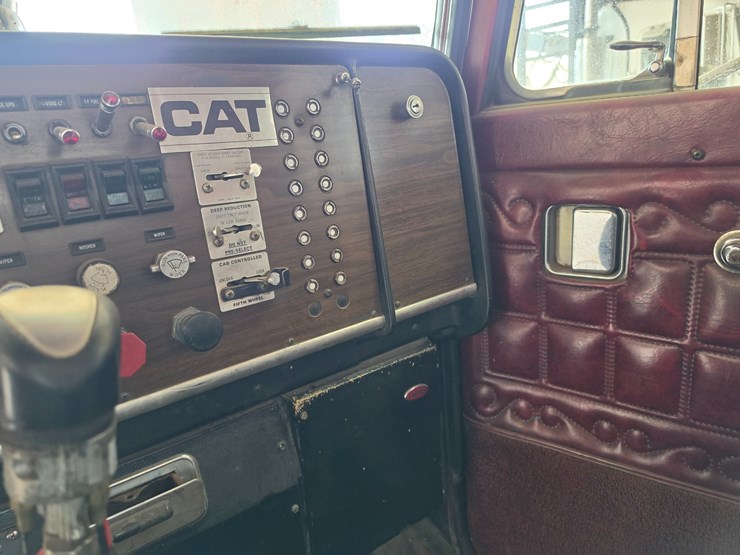 #25275-•-1980-peterbilt-359-day-cab-truck-image-27