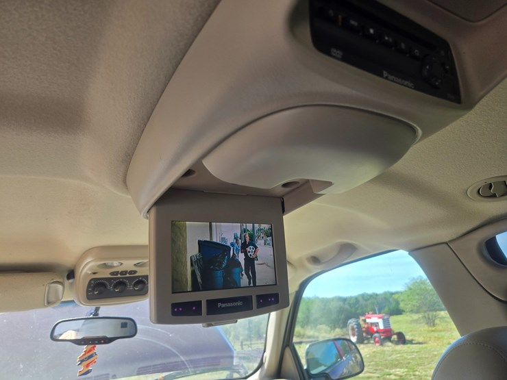 2003-chevrolet-suburban-image-52