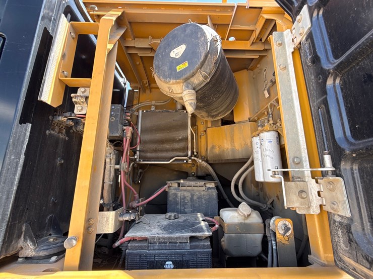 2012-caterpillar-c13-image-65