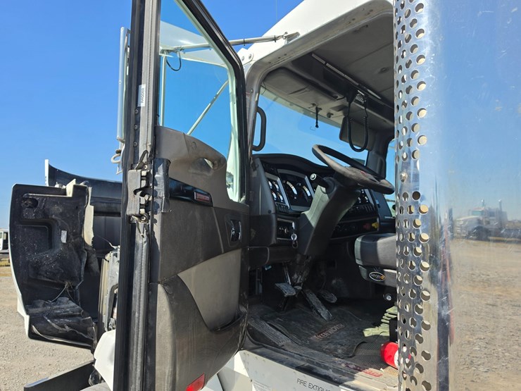 2018-kenworth-t800-image-59