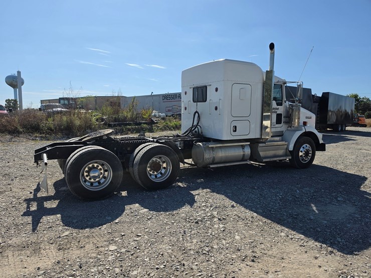 2018-kenworth-t800-image-23