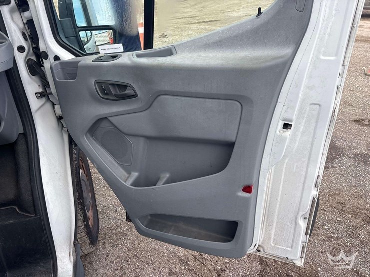 2017-ford-transit-image-24