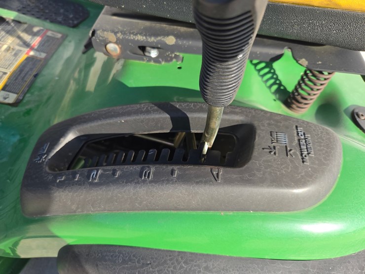 2013-john-deere-d130-image-16