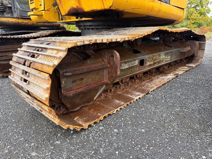 deere-225d-lc-image-8