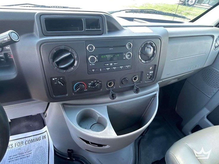 2019-ford-e350-image-25