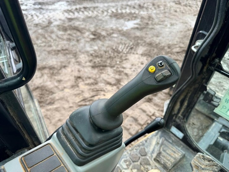 2022-caterpillar-305cr-image-30