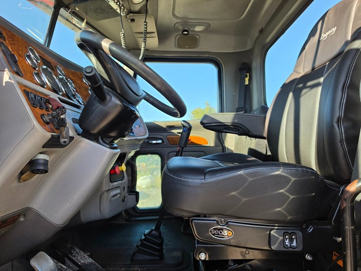 2006-peterbilt-378-image-55