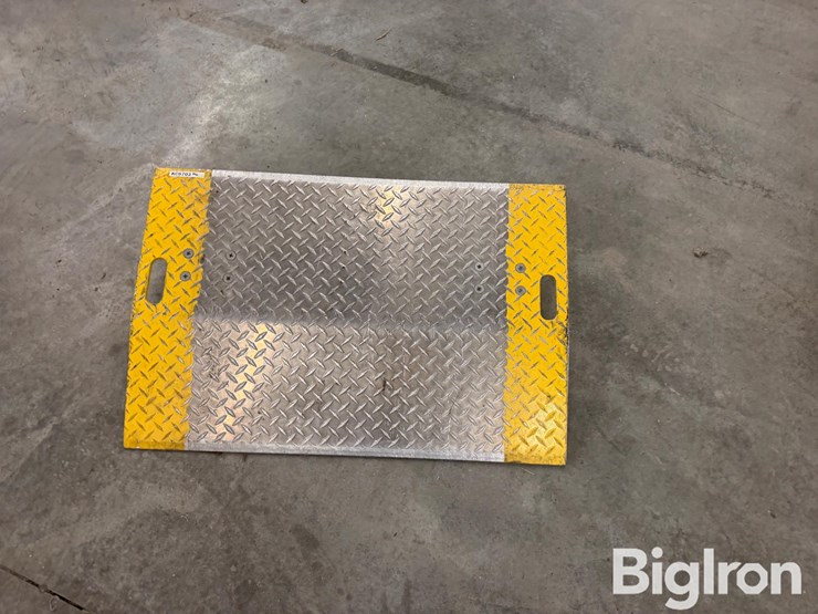global-industries-forklift-ramp-image-2